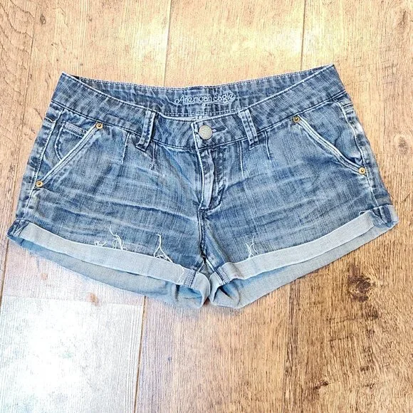 AMERICAN EAGLE Vintage Cuffed Jean Shorts - Sz 6 - Picture 1 of 4